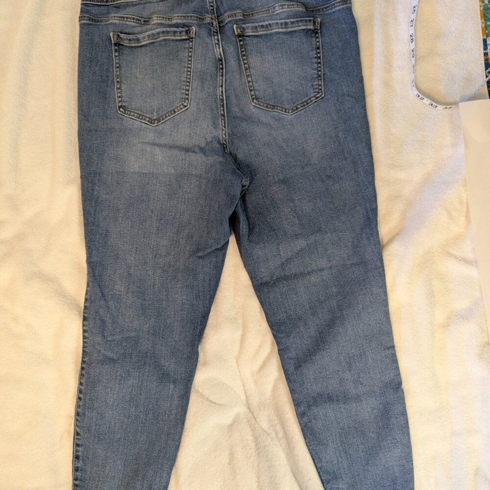 Torrid Feel The Fit Jegging - Picture 5 of 6